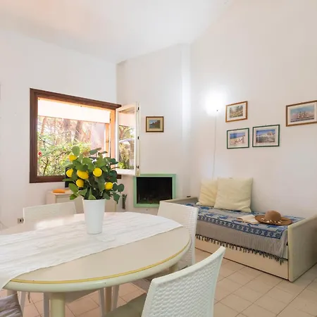 Hébergement de vacances Small With Garden, Steps From The