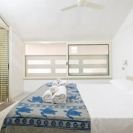 Hébergement de vacances Small With Garden, Steps From The