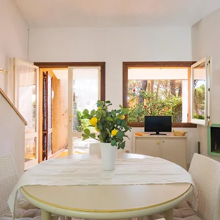 Small With Garden, Steps From The * フォート・ビレッジ