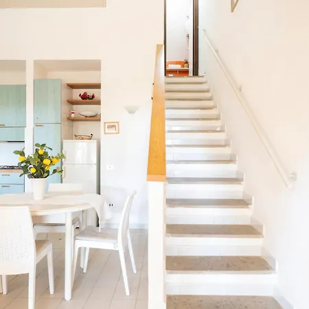 Small With Garden, Steps From The * フォート・ビレッジ