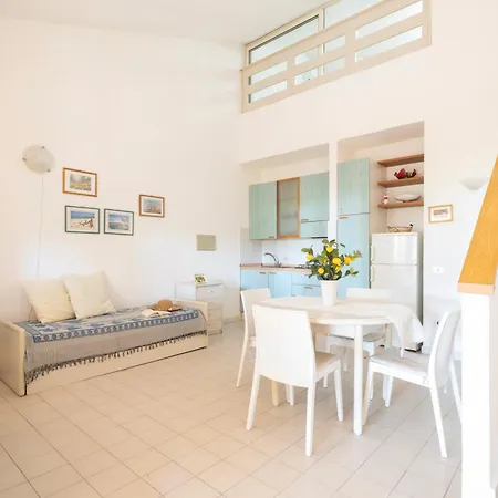 Semesterbostad Small With Garden, Steps From The