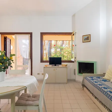 Semesterbostad Small With Garden, Steps From The Fort Village